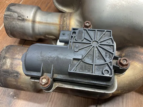 Porsche Macan 95B Pakoputken vaimennin OEM 95b253612p image 6