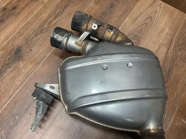Porsche Macan 95B Pakoputken vaimennin OEM 95b253612p image 9