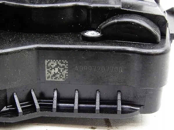 Fram Vänster Dörrlås Mercedes GLE X166 image 5