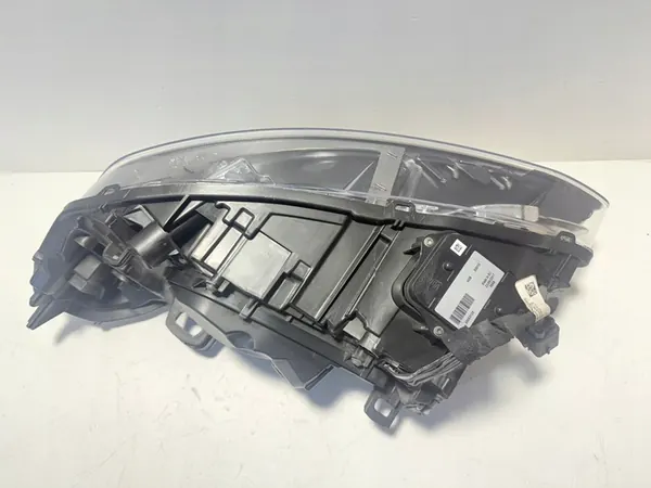 Volvo XC60 oikea ajovalo xenon 31698809 image 3