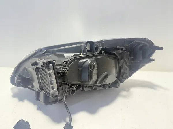 Volvo XC60 oikea ajovalo xenon 31698809 image 4