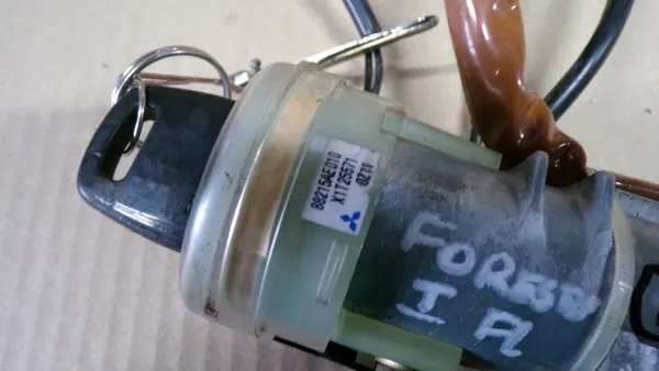 Mitsubishi OE Hubstation OEM 88215AE010 image 8