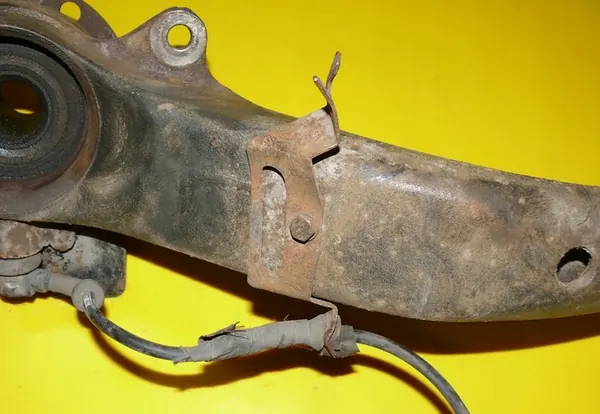 Mozzo sensore ABS anteriore sinistro Audi A8 D2 3.7 V8 230CV image 4