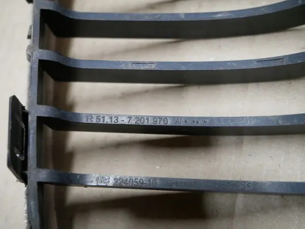 BMW OE 51137201970 right kidney grille image 5