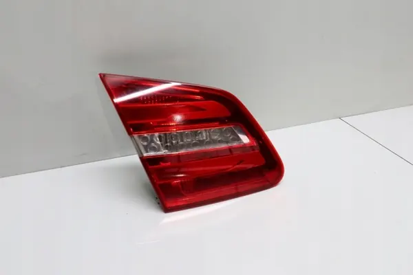 Luz trasera izquierda Mercedes Clase B W246 OEM 2469066300 image 2