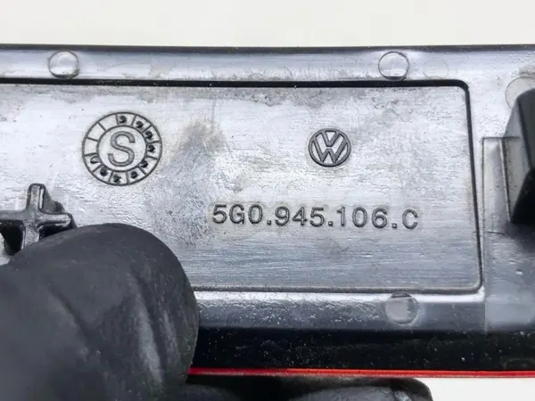 Refletor direito para-choques traseiro VW OEM 5G0945106C image 4