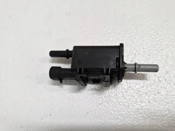 VANNE DE PRESSION VAPEUR DE CARBURANT CHEVROLET HHR 2.4 B 12597567 image 1