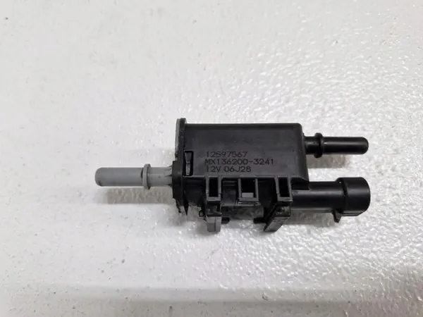 VANNE DE PRESSION VAPEUR DE CARBURANT CHEVROLET HHR 2.4 B 12597567 image 2