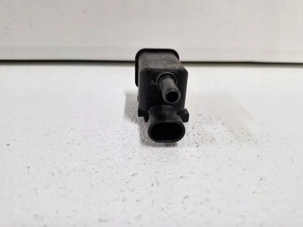 VANNE DE PRESSION VAPEUR DE CARBURANT CHEVROLET HHR 2.4 B 12597567 image 4