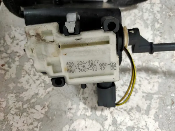 Motor de cierre tapa combustible OEM 98588003 BMW 3 E90 image 3