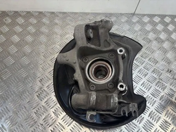 Audi Q7 4M 2019 Taka-oikea pyörännapa OEM 4M0505432AJ image 3