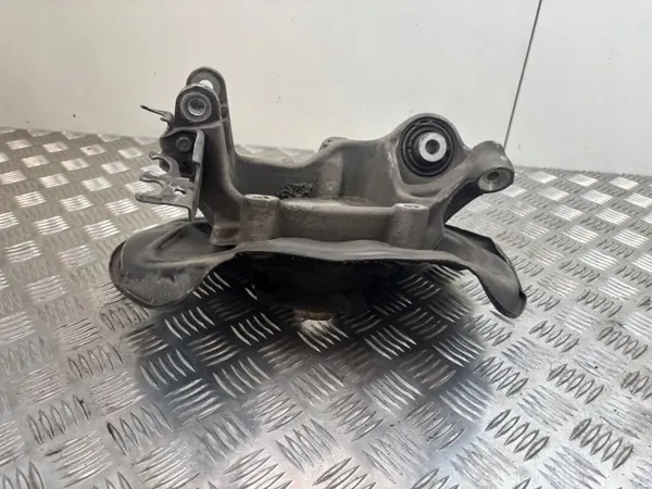 Audi Q7 4M 2019 Taka-oikea pyörännapa OEM 4M0505432AJ image 4