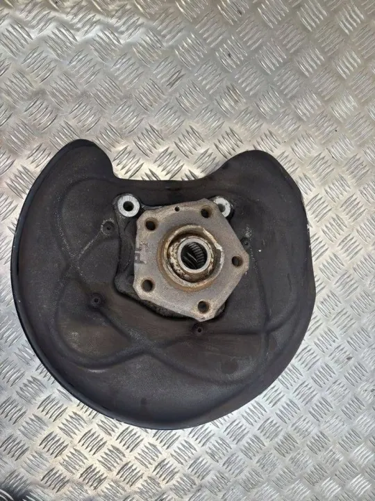 Audi Q7 4M 2019 Taka-oikea pyörännapa OEM 4M0505432AJ image 5