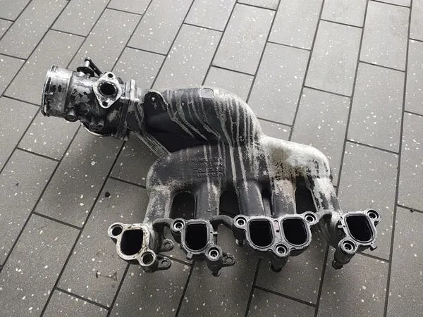 Coletor de admissão Válvula EGR VW T5 2.5 TDI image 2