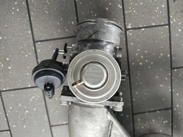 Coletor de admissão Válvula EGR VW T5 2.5 TDI image 3