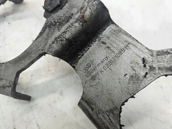 Support de pompe à air Audi A3 S3 R32 022131085H image 6