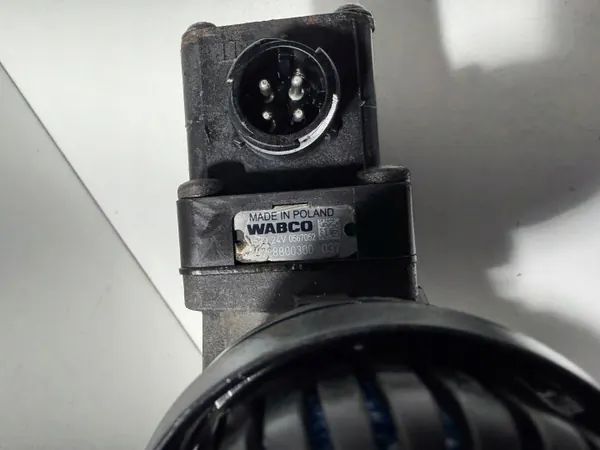 Válvula ECAS 4728800300 para suspensión Iveco S-Way image 3