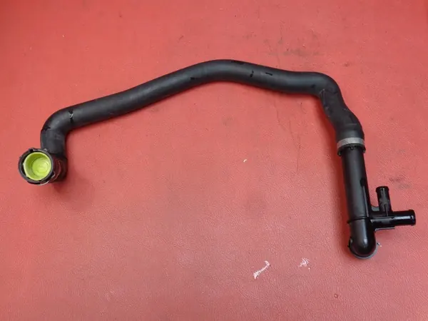 Vesiputki liittimellä VW 2.0 TDI DFE 2015 5Q0122051DM image 2