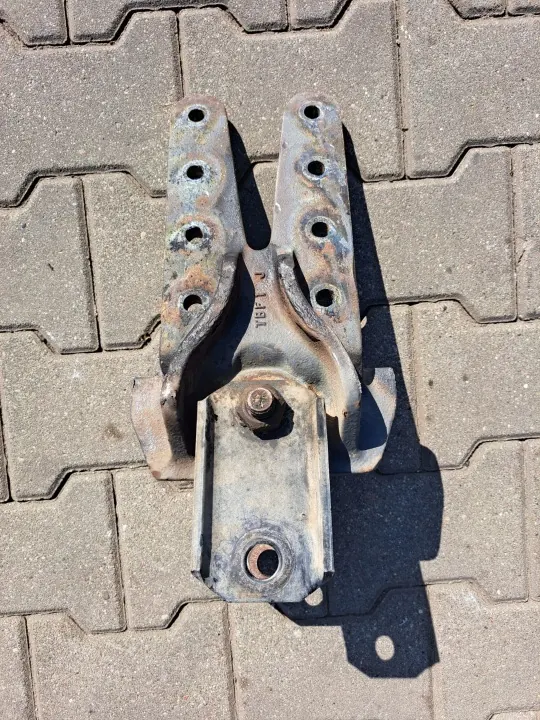 Montage support ressort arrière OEM 6899358 Volvo FL6 image 2