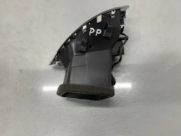 Grille d'aération avant droit OEM 4L0820902 Audi Q7 image 3