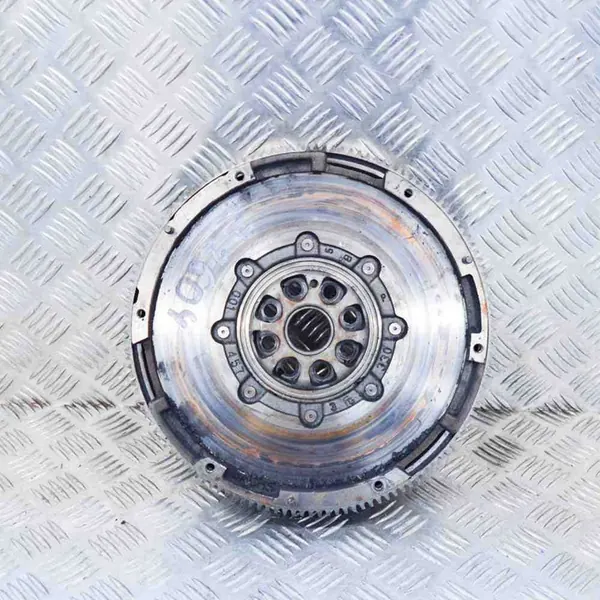 Volante VW Golf VII 2.0L OEM 06K105266H image 2