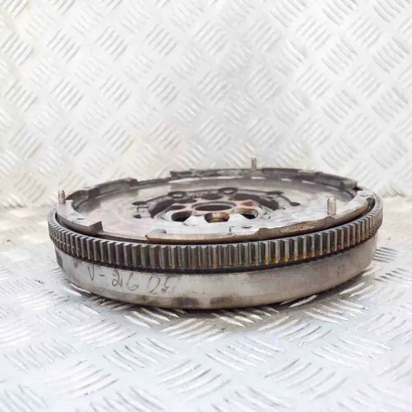 Volante VW Golf VII 2.0L OEM 06K105266H image 4