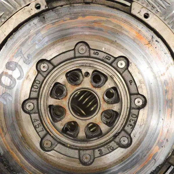 Volante VW Golf VII 2.0L OEM 06K105266H image 5