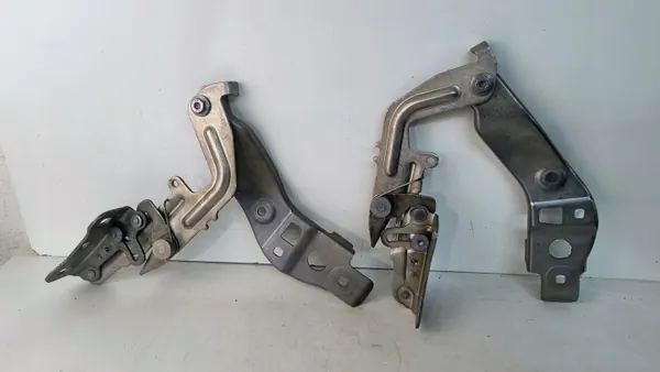 Mercedes A-Klasse W177 Motorkapscharnier Set OEM A1778801200 image 2