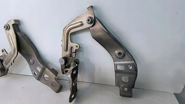 Mercedes A-Klasse W177 Motorkapscharnier Set OEM A1778801200 image 4