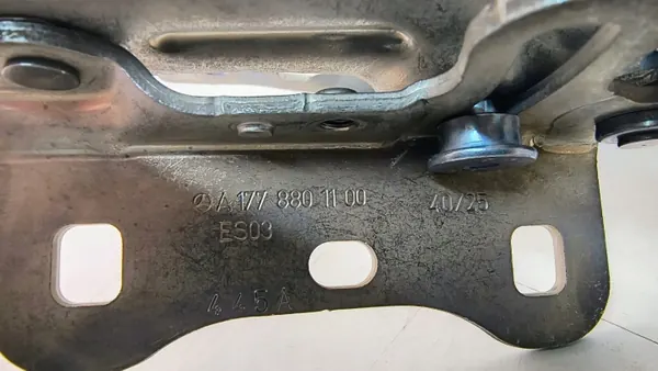 Mercedes A-Klasse W177 Motorkapscharnier Set OEM A1778801200 image 5