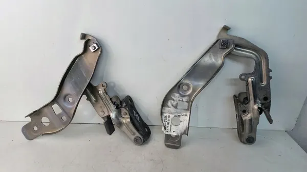 Mercedes A-Klasse W177 Motorkapscharnier Set OEM A1778801200 image 7