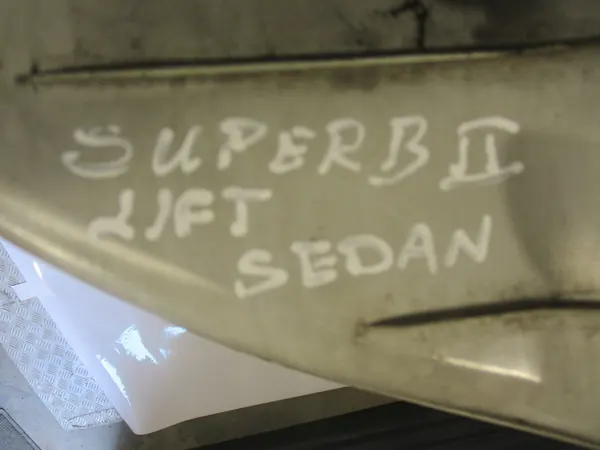 Vasen takavalaisin Skoda Superb II 14-15 OEM 3T5945095A image 6