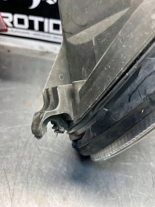 Koplamp Mercedes-Benz C W203 2002 A2038203161 image 2