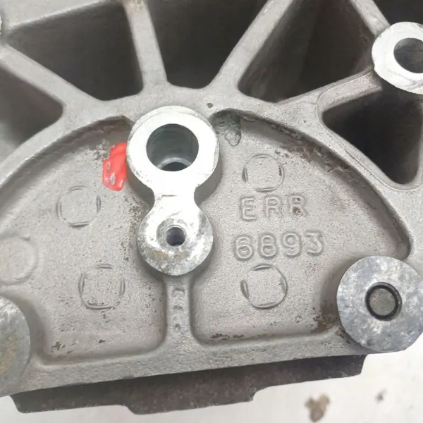 Support de pompe de direction assistée OEM ERR6893 image 8