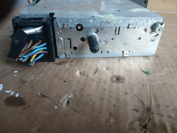 BMW E46 Business CD Radio OEM 6902661 image 3