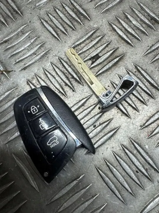 Llave Hyundai IONIQ OEM 95440G2100 - Usada image 3