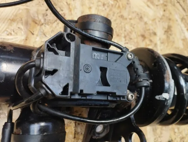 Vorderer Rechter Stoßdämpfer OEM 6796940 BMW 7 image 6