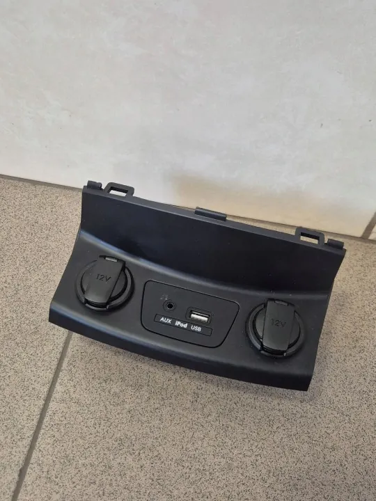 Tomada isqueiro túnel dianteiro Hyundai i30 II 12-17 OEM 84760A6150 image 2
