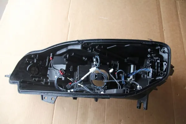 Carcasa de faro izquierdo Audi A5 8W6941085B image 2