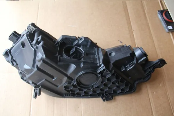 Carcasa de faro izquierdo Audi A5 8W6941085B image 5