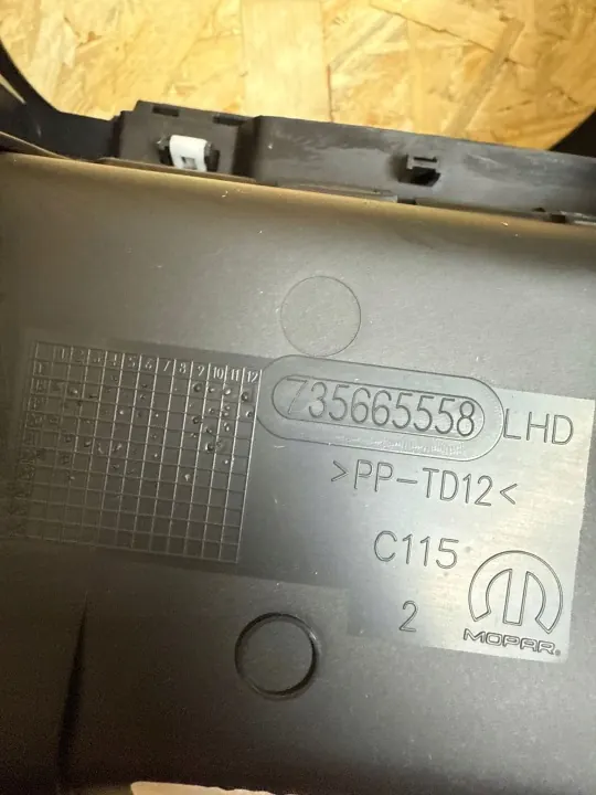Jeep Renegade mittkonsoll OEM 735665558 image 4