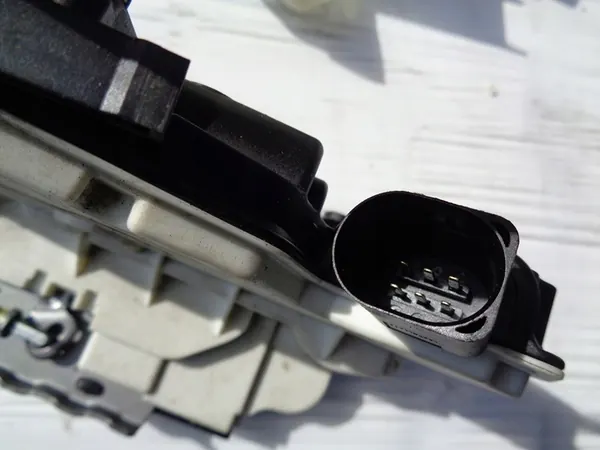 Dörrlås Bak Höger Vänster VW PASSAT CC B7 image 4