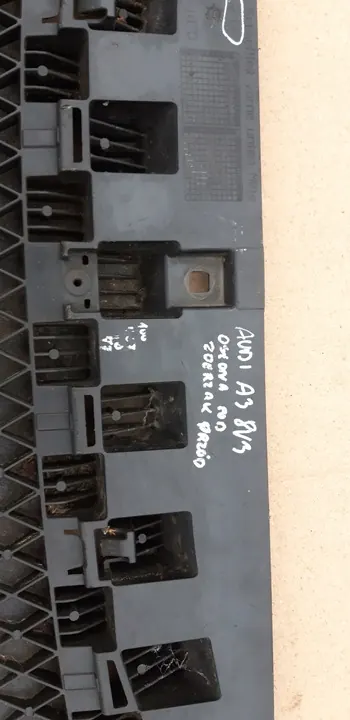 Stötfångarskydd Audi A3 8V image 5