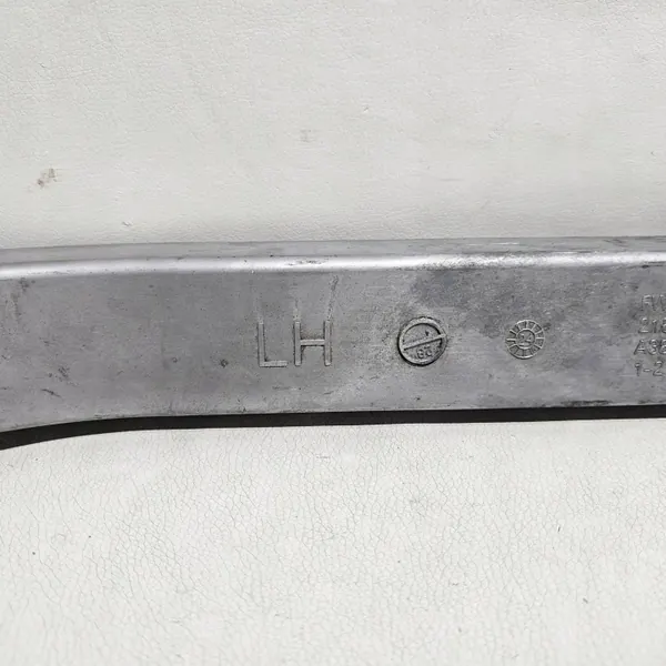 Support de montage arrière Tesla Model Y OEM 218857500A image 8