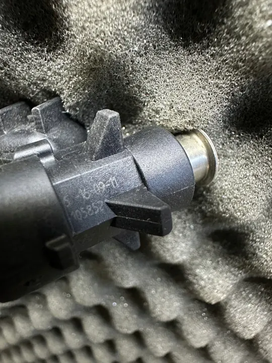 Injecteur carburant OEM 05184085AD pour Dodge Challenger image 4
