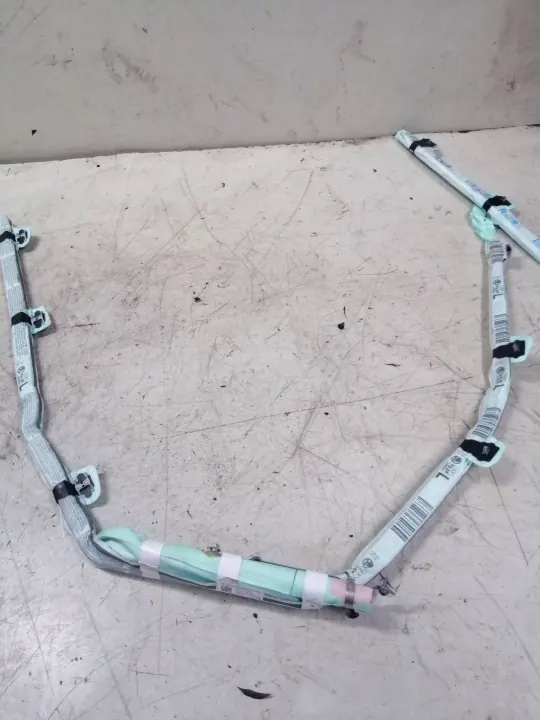 Cortina Esquerda OEM 5E0880741 para Skoda Octavia III Sedã image 2