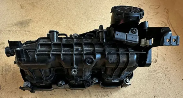 Colector de admisión Nissan OE OEM 140031489R Juke II image 2