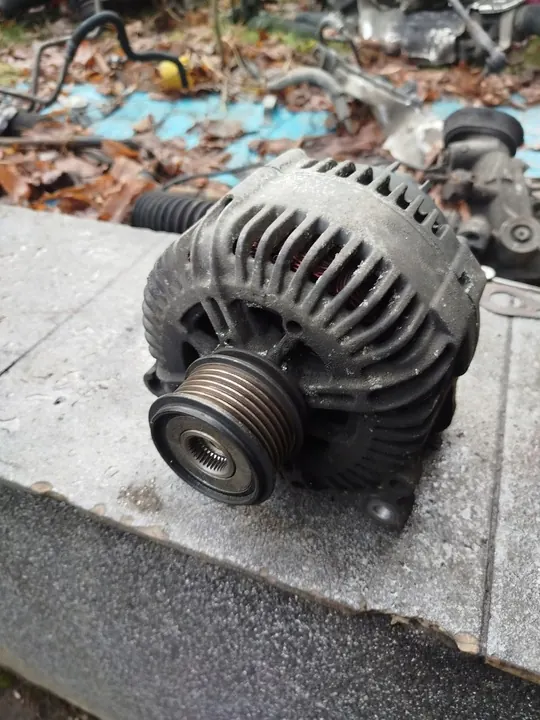 Alternador VW Passat B6 2.0 TDI 140KM OEM 021903026L image 2