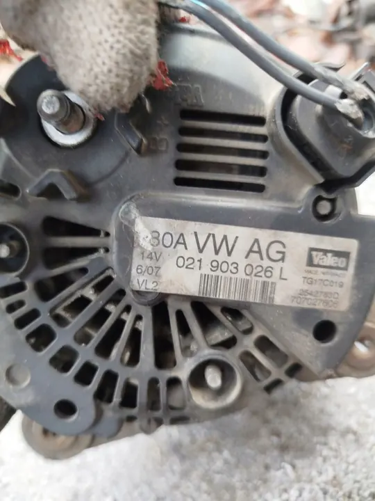 Alternador VW Passat B6 2.0 TDI 140KM OEM 021903026L image 4