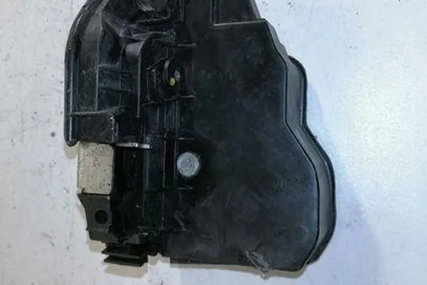 Bakre högra dörrlås BMW 5 TOURING (E61) OEM 7167076 image 2